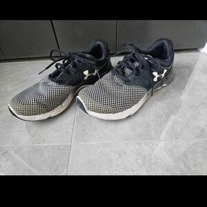 Under Armour Black & White Running Shoes Womens 7